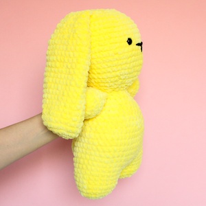 Jucarie din fir plusat - Iepure galben crosetat  - jucării și echipamente pentru copii - plușuri - figurine de pluș - Artynos.ro
