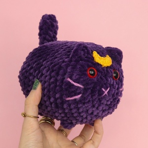 Luna - Jucarie Sailor Moon crosetata din fir plusat - Artynos.ro