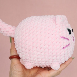 Jucarie din fir plusat - Pisica medie crosetata pastel - jucării și echipamente pentru copii - plușuri - figurine de pluș - Artynos.ro