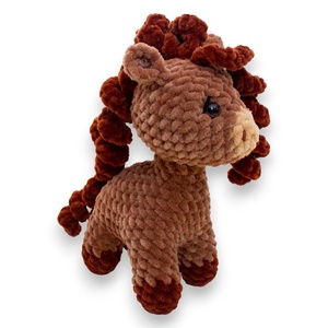 Jucarie din fir plusat - Calut mediu crosetat - jucării și echipamente pentru copii - plușuri - figurine de pluș - Artynos.ro