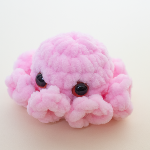 Jucarie din fir plusat - Caracatita mica crosetata - jucării și echipamente pentru copii - plușuri - figurine de pluș - Artynos.ro