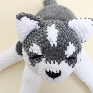 Caine Husky mare crosetat - Jucarie din fir plusat - jucării și echipamente pentru copii - plușuri - figurine de pluș - Artynos.ro