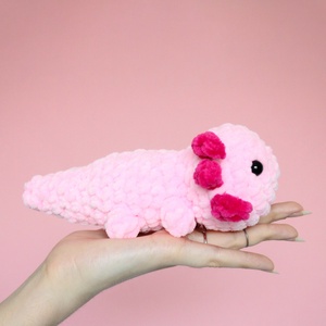 Jucarie din fir plusat - Axolotl crosetat - Artynos.ro
