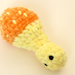 Jucarie din fir plusat - Ciuperca crosetata fidget toy - jucării și echipamente pentru copii - plușuri - legume, fructe de pluș - Artynos.ro