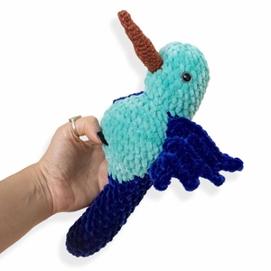 Jucarie din fir plusat - Colibri mediu crosetat - Artynos.ro