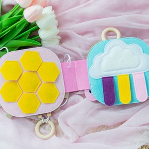 Carte Senzorială Bebe Prima Mea Gentuță � Sigură (6 luni+), cu Sistem de Prindere - jucării și echipamente pentru copii - cărți pentru copii, cărți textile - Artynos.ro