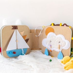 Carte Senzorială Bebe Prietenul Iepuraș � 8 Pagini (15�15 cm) cu Sistem Prindere, Jucărie Montessori pentru Bebeluși 0 - jucării și echipamente pentru copii - cărți pentru copii, cărți textile - Artynos.ro