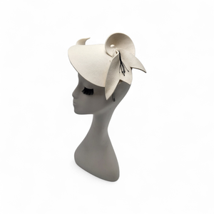 Pălărie elegantă mireasă din fetru din lână � alb ivory0 - accesorii nuntă - accesorii de nuntă - voal mirese - Artynos.ro