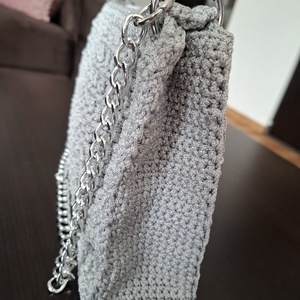 Geanta gri, crosetata, lucrata integral manual - geantă și husă - genți de umăr și genți de mână - geantă casual - Artynos.ro Geanta gri, crosetata, lucrata integral manual - geantă și husă - genți de umăr și genți de mână - geantă casual - Artynos.ro