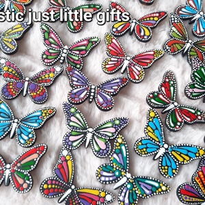 Brose martisor fluturi multicolori , Bijuterii, Martisor, Pictura, ARTYNOS