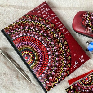 Agenda pictata manual in tehnica mandala dots - casă & stil de viață - produse de papetărie - caiete și jurnale - Artynos.ro