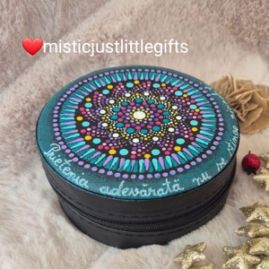 Cutie de bijuterii pictata manual in tehnica mandala dots - bijuterii - suporturi și cutii de bijuterii - cutii de bijuterii - Artynos.ro