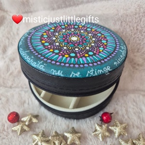 Cutie de bijuterii pictata manual in tehnica mandala dots - bijuterii - suporturi și cutii de bijuterii - cutii de bijuterii - Artynos.ro