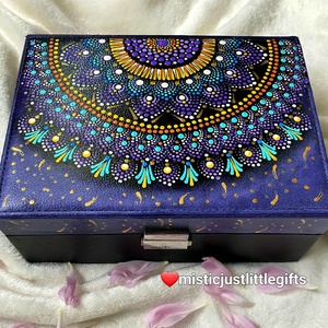 Cutie de bijuterii pictata manual in tehnica mandala dots - bijuterii - suporturi și cutii de bijuterii - cutii de bijuterii - Artynos.ro