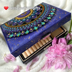 Cutie de bijuterii pictata manual in tehnica mandala dots - bijuterii - suporturi și cutii de bijuterii - cutii de bijuterii - Artynos.ro