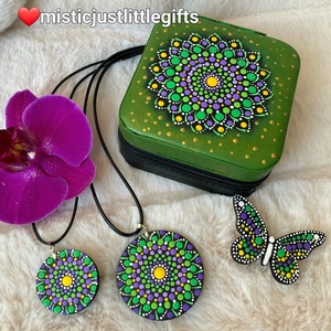 Cutie de bijuterii pictata manual in tehnica mandala dots - Artynos.ro