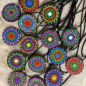 Pandantiv marțișor nasture multicolor - bijuterii - mărțișor - Artynos.ro