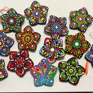 Brosa marțișor floare multicolora - bijuterii - mărțișor - Artynos.ro