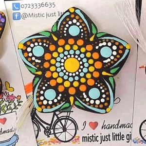 Brosa martisor floare multicolora - Artynos.ro