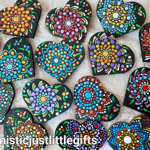 Brosa marțișor inima multicolora  - bijuterii - mărțișor - Artynos.ro