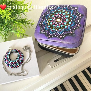 Cutie de bijuterii pictata manual in tehnica mandala dots - obiect personalizat - bijuterii - suporturi și cutii de bijuterii - cutii de bijuterii - Artynos.ro