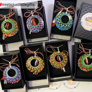 Pandantiv marțișor  multicolor - bijuterii - mărțișor - Artynos.ro