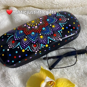 Toc ochelari pictat manual in tehnica mandala dots, Genti si portofele, Portofele, huse, suporturi, Suport de ochelari, Obiecte pictate, Pictura, ARTYNOS