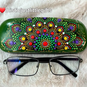 Toc ochelari pictat manual in tehnica mandala dots - Artynos.ro