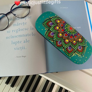 Toc ochelari pictat manual in tehnica mandala dots - genți și portofele - portofele, huse, suporturi - suport de ochelari - Artynos.ro