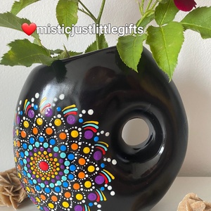 Vaza ceramica pictata manual in tehnica mandala dots - casă & stil de viață - decorațiuni de casă - accesorii florale - vaze - Artynos.ro