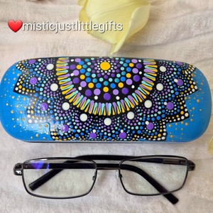 Toc ochelari pictat manual in tehnica mandala dots, Genti si portofele, Portofele, huse, suporturi, Suport de ochelari, Obiecte pictate, Pictura, Toc ochelari  din piele ecologica pictat manula in tehnica punctului.
Fiecare toc este unic.
Se poa..., ARTYNOS