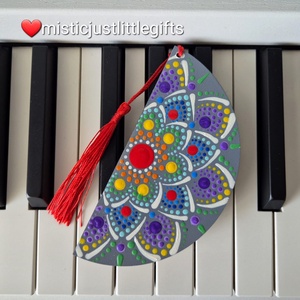 Semn de carte personalizabil, pictat manual in tehnica mandala dots, Carti si creatii cu tematica muzicala, cadouri, Semn de carte, Obiecte pictate, Pictura, Semnul de carte este unic, pictat manual in tehnica punctului pe HDF ( lemn) de 2,5mm.
Mesajul poat..., ARTYNOS