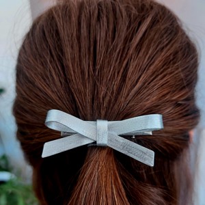 Pin arc de argint și arc de păr -  - Artynos.ro Pin arc de argint și arc de păr -  - Artynos.ro