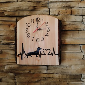 Ceas de perete din pin roșu cu câine dachshund -  - Artynos.ro