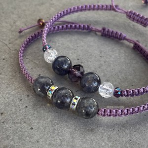 Brățară minerală macramé cu iolit -  - Artynos.ro