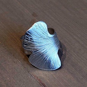 Inel minimalist GINKGO BILOBA din aluminiu -  - Artynos.ro Inel minimalist GINKGO BILOBA din aluminiu -  - Artynos.ro