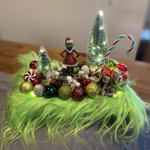 Decorațiuni de Crăciun pentru masa lui Grinch  -  - Artynos.ro