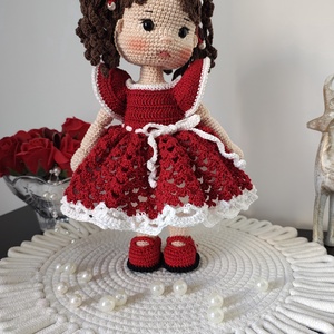 Păpușa crosetata - jucării și echipamente pentru copii - jucării și accesorii pentru copii - păpuși de joacă - Artynos.ro