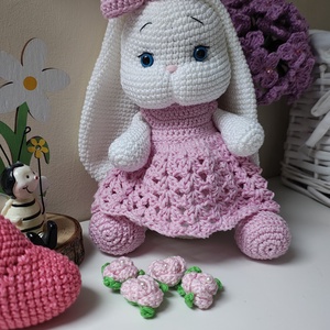 Iepuraș crosetat - jucării și echipamente pentru copii - daruri de botez - Artynos.ro