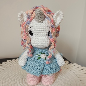 Unicorn crosetat - jucării și echipamente pentru copii - cărți pentru copii, cărți textile - Artynos.ro