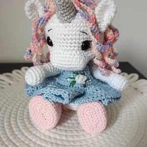 Unicorn crosetat - jucării și echipamente pentru copii - cărți pentru copii, cărți textile - Artynos.ro