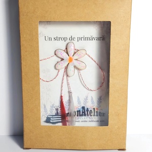 Martisor handmade tip floare alba, Bijuterii, Martisor, Altele, Arta de sticla, Martisor tip floare alba, realizat manual din lemn si decorat in interior cu rasina UV. Petalele su..., ARTYNOS