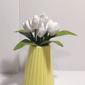 Aranjament handmade cu lalele din coji de fistic în vază. -Mic - - casă & stil de viață - decorațiuni de casă - accesorii florale - buchete de flori - Artynos.ro