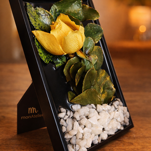 Tablou handmade 10x15 decor cu trandafiri si eucalipt accent auriu decor elegant - Artynos.ro