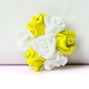 Brosa handmade trandafiri - bijuterii - broșe - Artynos.ro