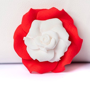 Brosa handmade trandafiri - bijuterii - broșe - Artynos.ro