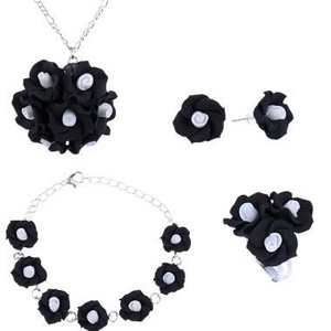 Set bijuterii handmade trandafiri - bijuterii - seturi de bijuterii - Artynos.ro