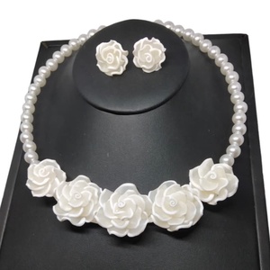 Set trandafiri mireasa - Artynos.ro