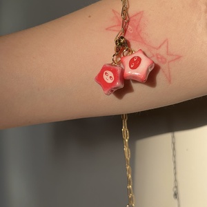 Charm stea minimalistă - arte vizuale și accesorii  - sculptură - sculpturi și figurine din ceramică - Artynos.ro