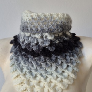 Fular circular crosetat - Artynos.ro